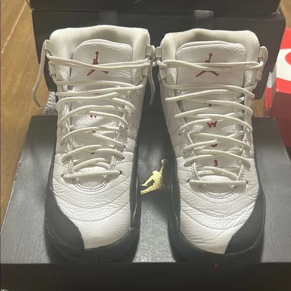 Air Jordan 12 Retro (GS) white/gym red/black size 5.5Y EUC with box - Picture 2 of 7